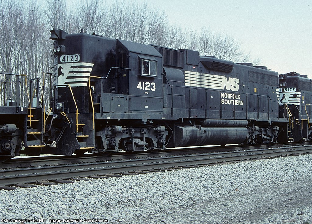 NS GP38AC 4123